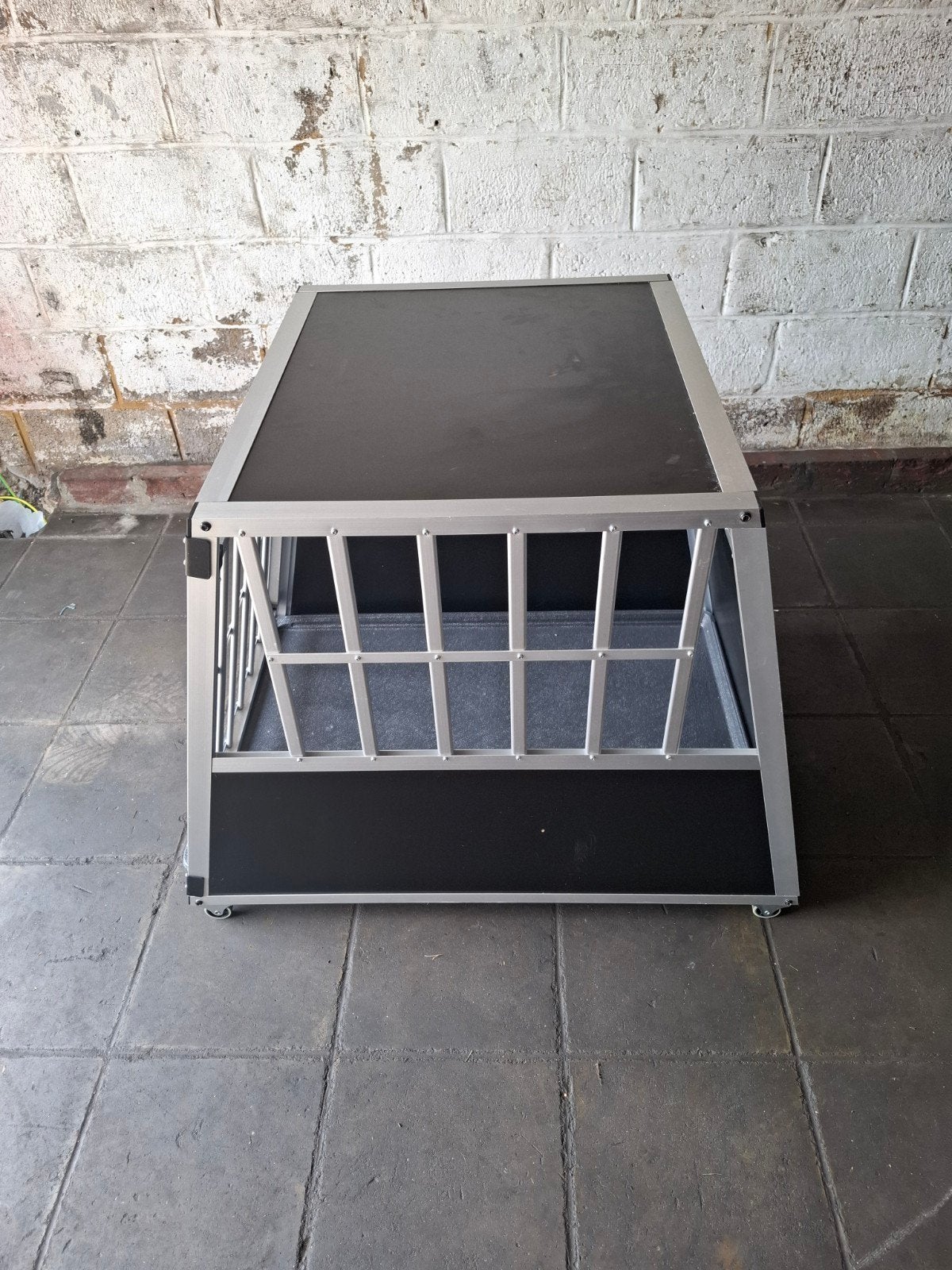 Cage complet, Enlèvement