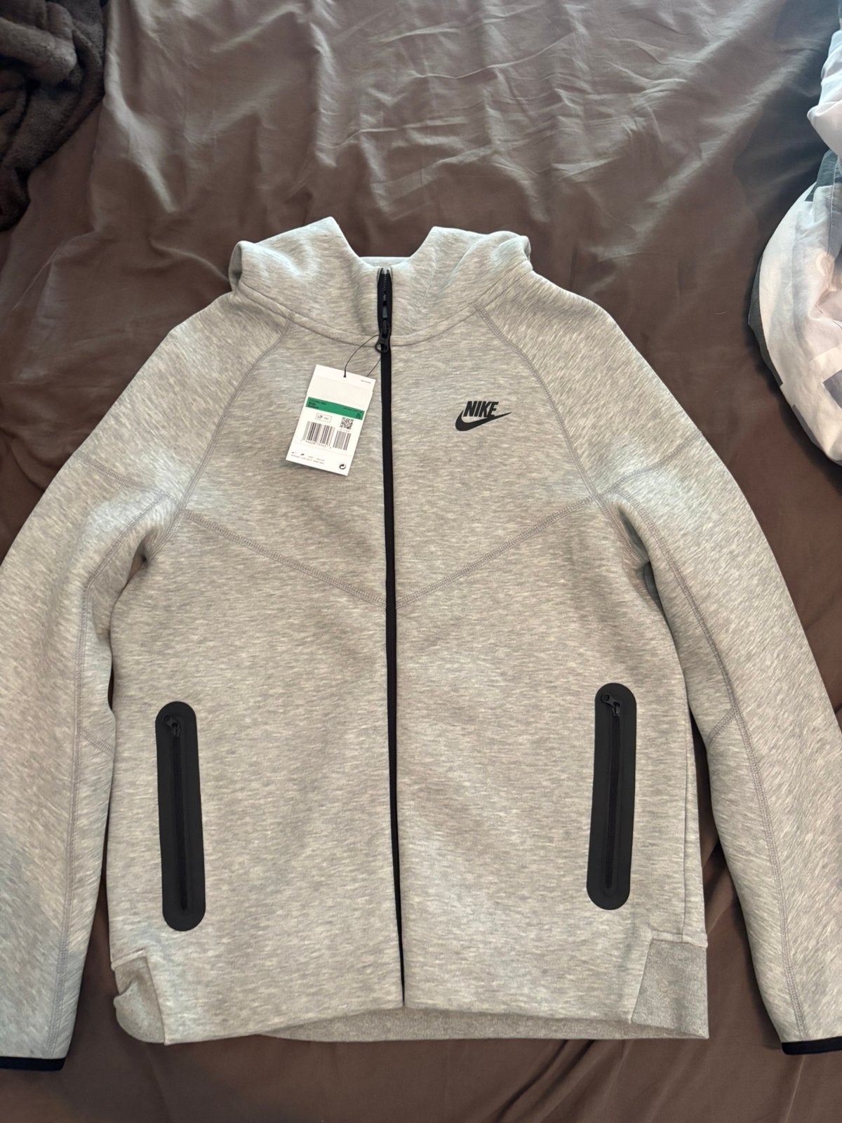 Nike tech 158-170 niet gedragen. Valt groot, Ophalen of Verzenden, Nieuw, Grijs