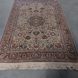 Tapis d'orient rectangulaire, Enlèvement