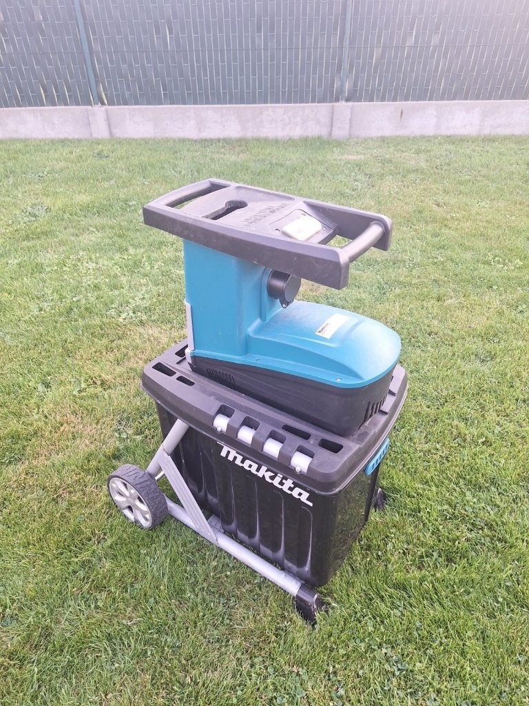 Hakselaar Makita te koop, Tuin en Terras, Ophalen, Gebruikt, Makkita, Met opvangbak