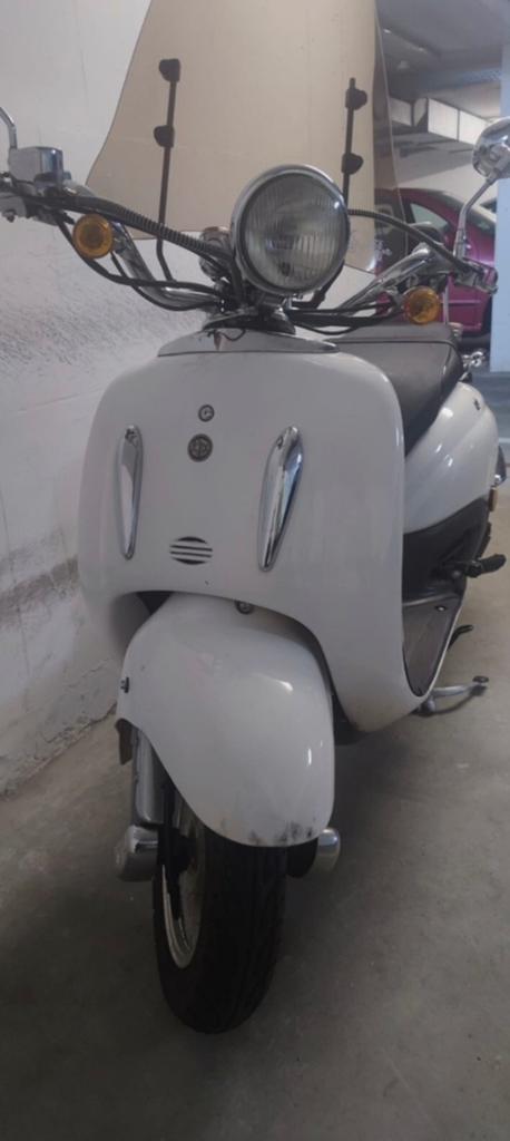 Brommer 125cc, Fietsen en Brommers, Brommers | Overige merken, Ophalen, Zo goed als nieuw