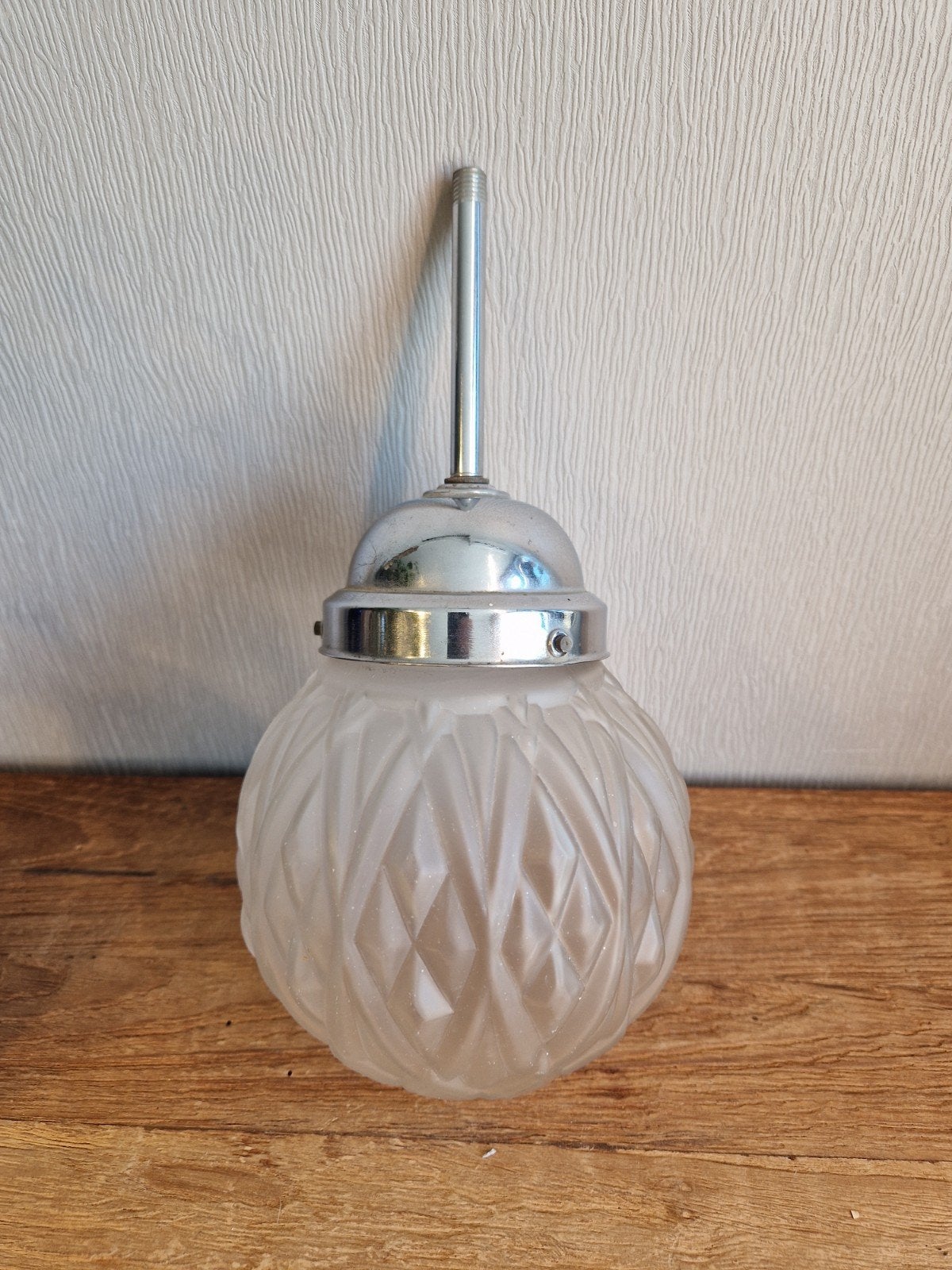 Art-Deco bol hanglamp mat geperst glas, Antiek en Kunst, Antiek | Verlichting, Ophalen of Verzenden