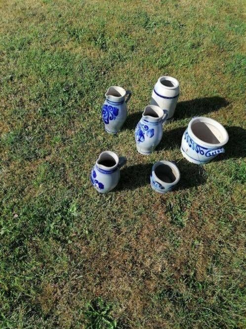 Pot et cruches en grès émaillé bleu et gris, Enlèvement