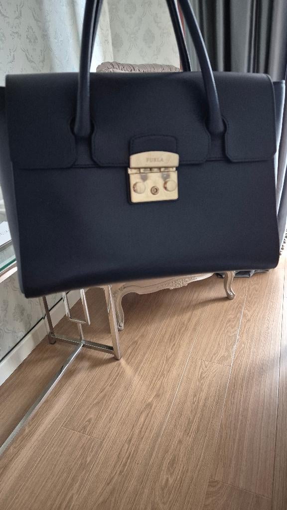 Sac furla, Enlèvement
