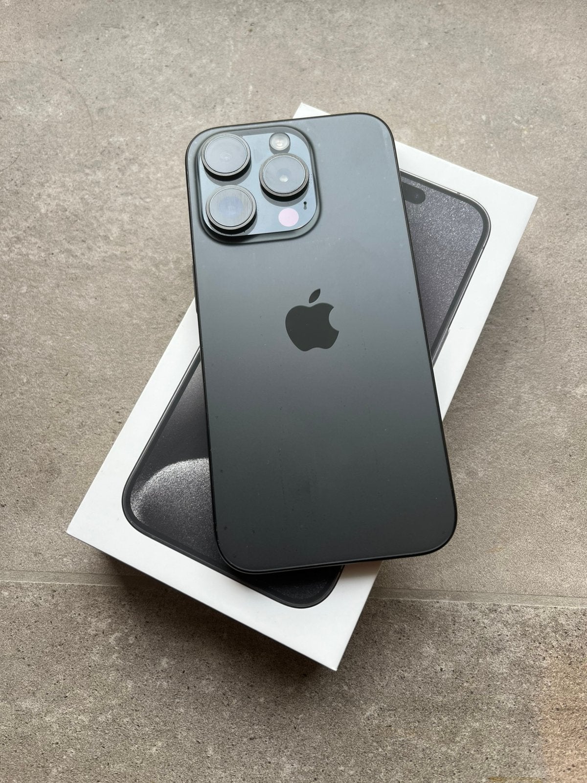 Apple iPhone 15 PRO 128GB black + Hoesje, Télécoms, Téléphonie mobile | Apple iPhone, 128 GB, IPhone 15, Enlèvement ou Envoi, Comme neuf