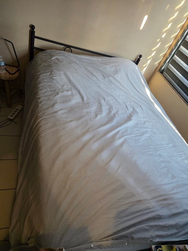 Lit 140cm en fer noir, Maison & Meubles, 140 cm, Enlèvement, Utilisé, Deux personnes