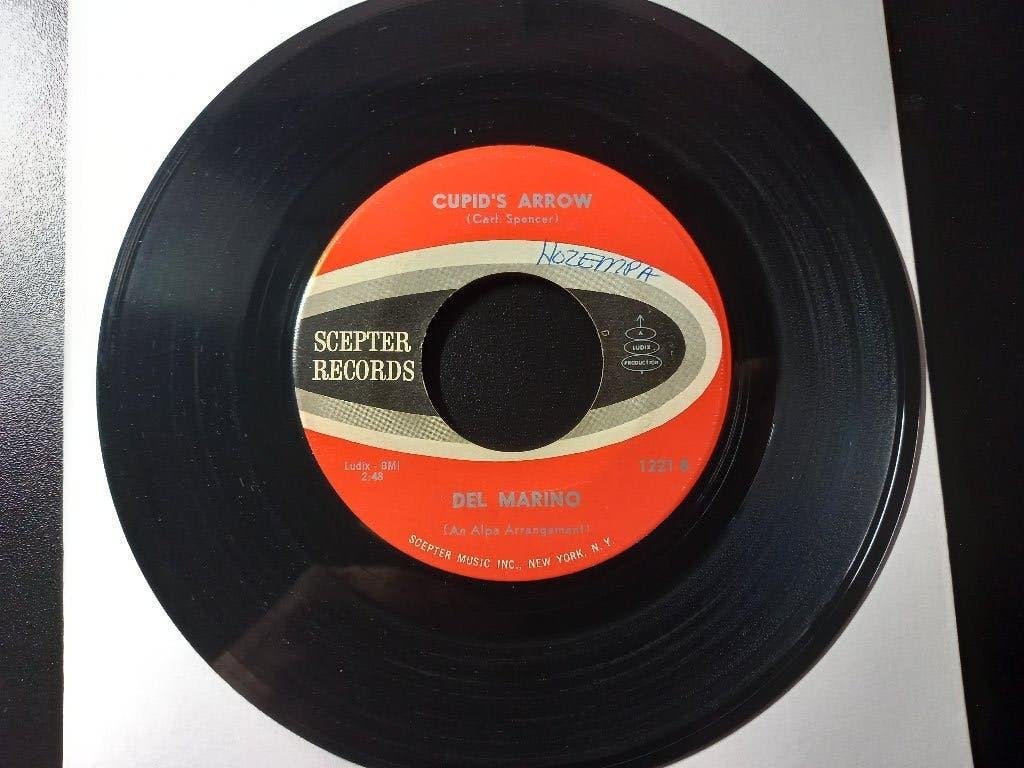 Del Marino - Cupid's Arrow '7 Popcorn Oldies », 7 inch, Comme neuf, Housse de protection extérieure, Autres types