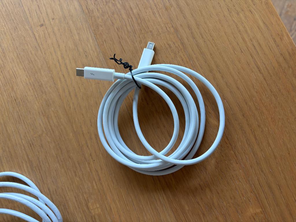 Originele Apple thunderbolt kabel 2m, Informatique & Logiciels, Apple Desktops, Enlèvement ou Envoi, 8 GB, Inconnu, Mac Mini