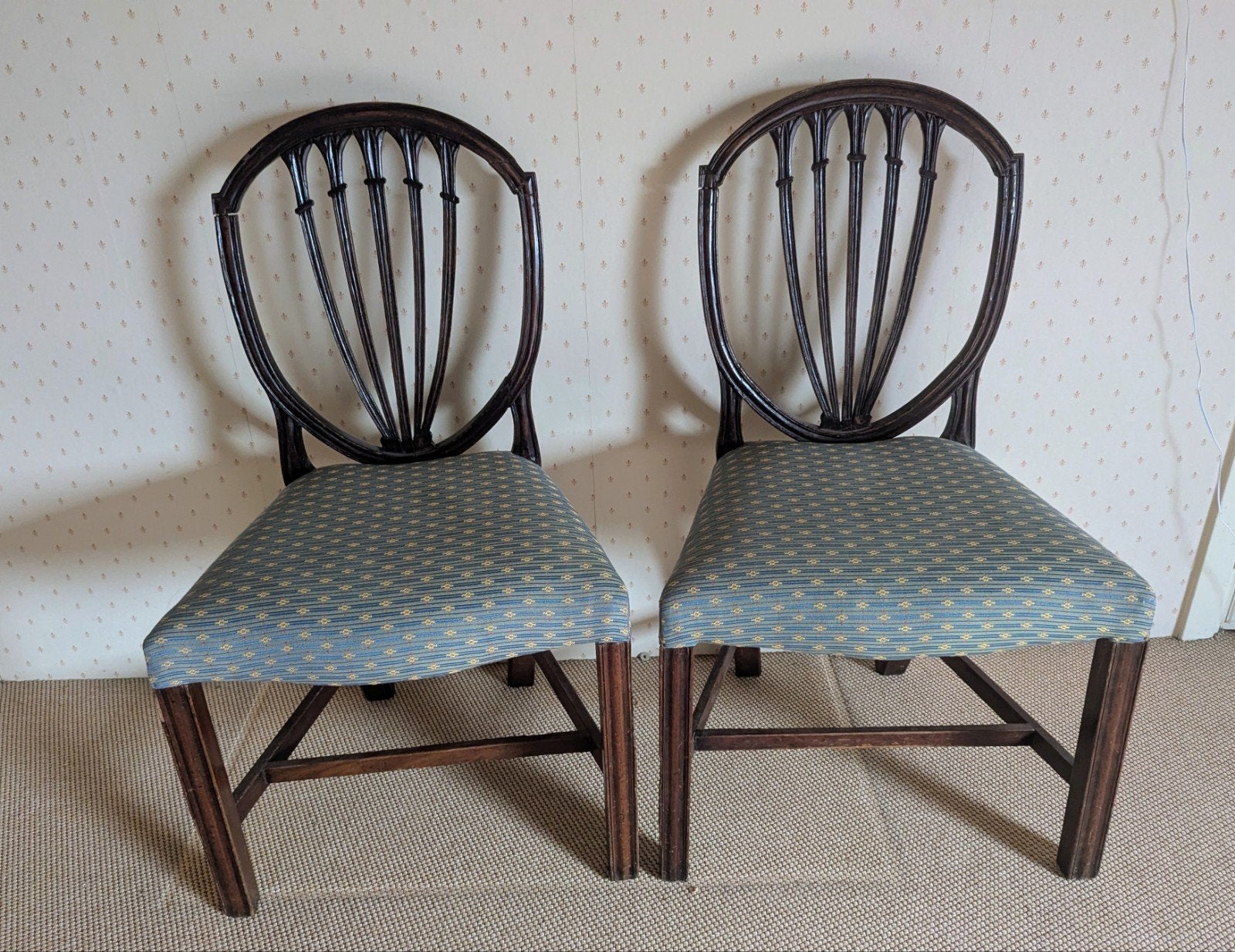 Deux chaises anciennes en bois foncé restaurées, Enlèvement, Bleu, Bois, Deux