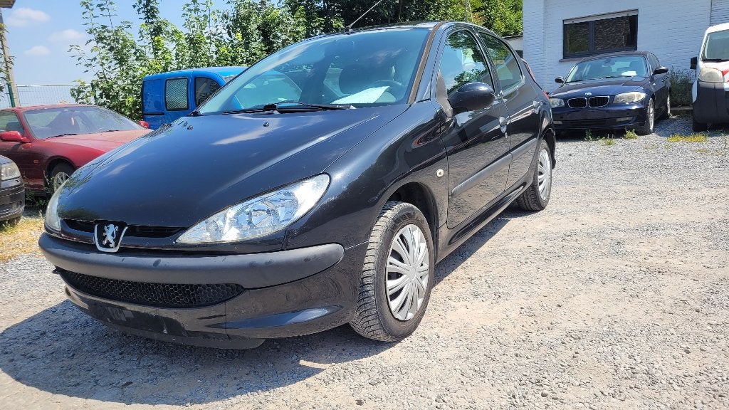 peugeot 206 1.4i 5 deurs euro 4 2006, Auto's, Voorwielaandrijving, Stof, 4 cilinders, Zwart