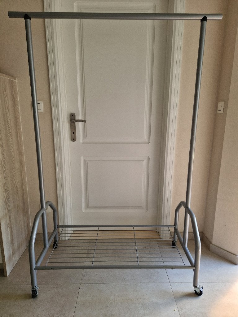 Kledingrek, Ophalen, Zo goed als nieuw