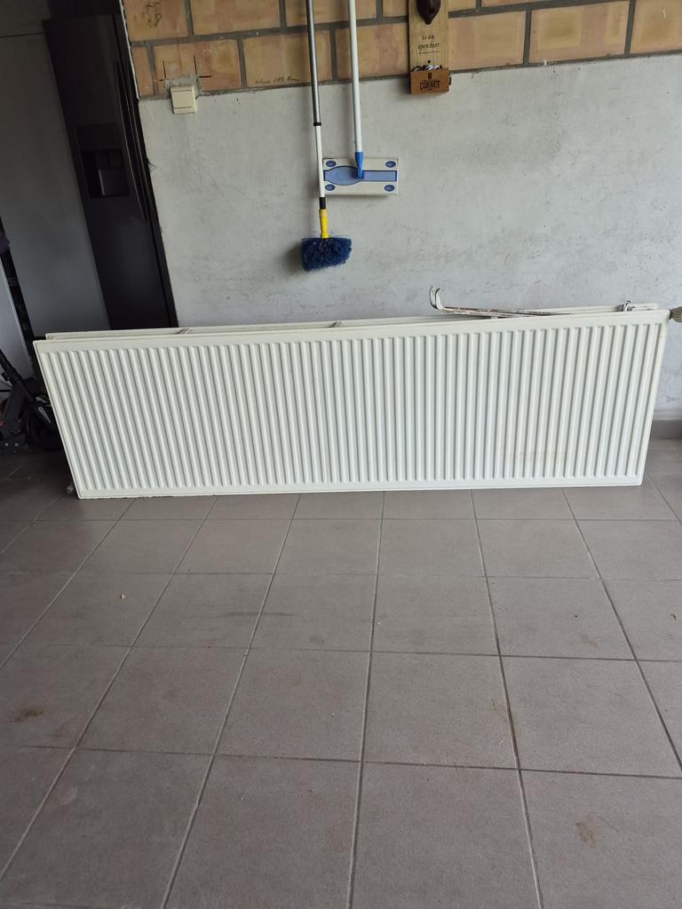 5 radiatoren met beugel en thermostatische kraan, Ophalen, Gebruikt
