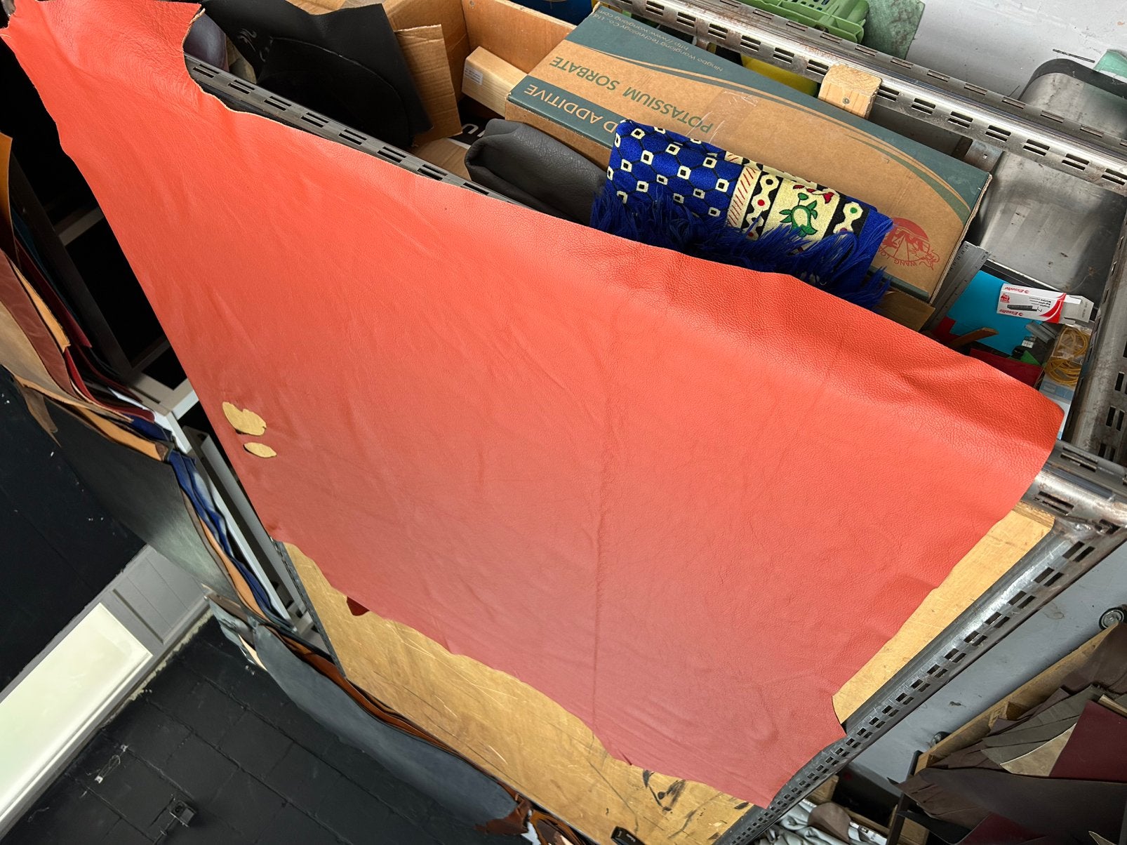 Bruin kleur leer lap 1.2 mm dikte soepel A-443, Ophalen of Verzenden, Zo goed als nieuw, Bruin