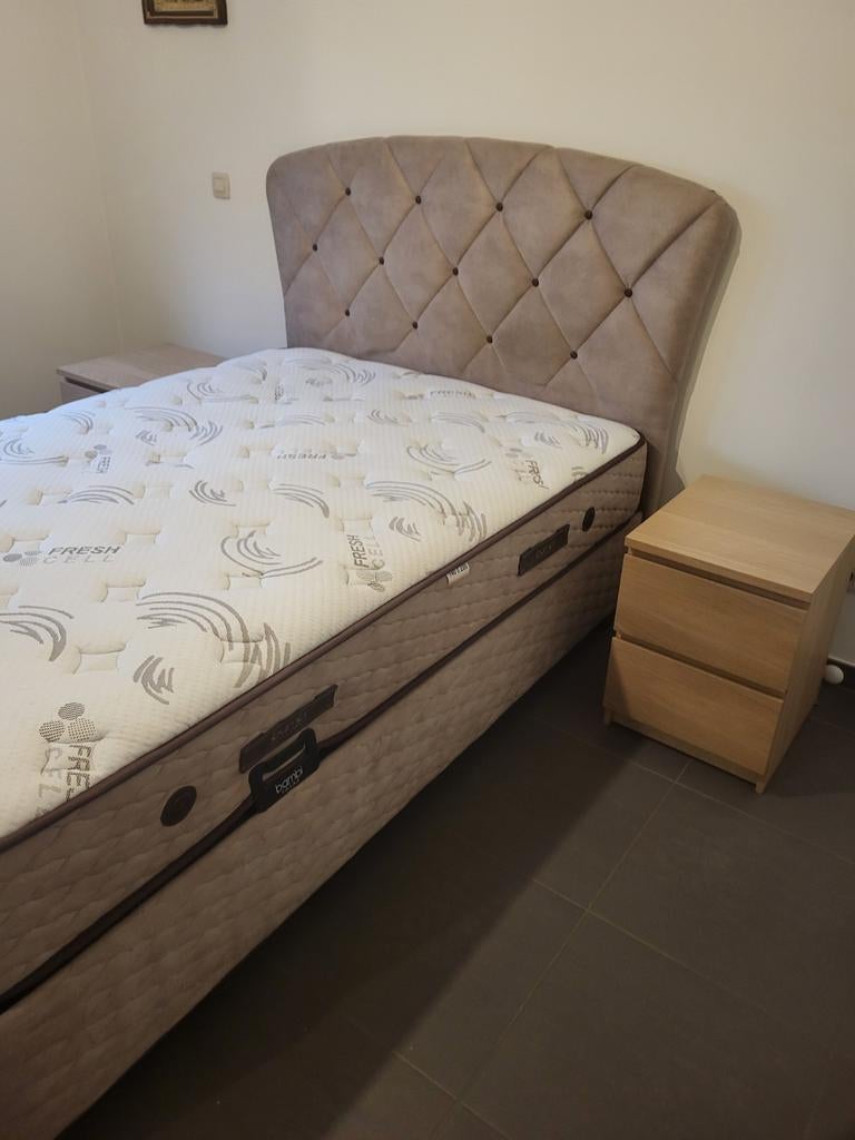 De kleur is crème, Bambi Freshcell Cell Yatac, 140/200, Huis en Inrichting, Ophalen, Zo goed als nieuw