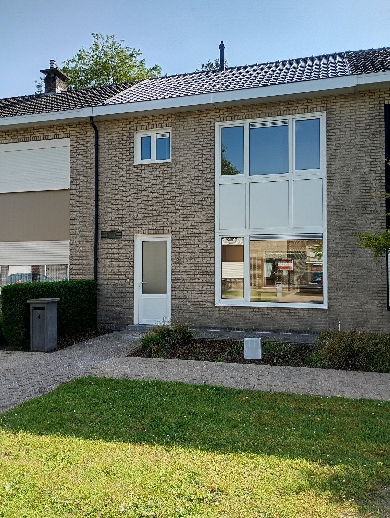 Gerenoveerde woning met 3 slaapkamers in Merksplas, Merksplas, Provincie Antwerpen, 200 tot 500 m²