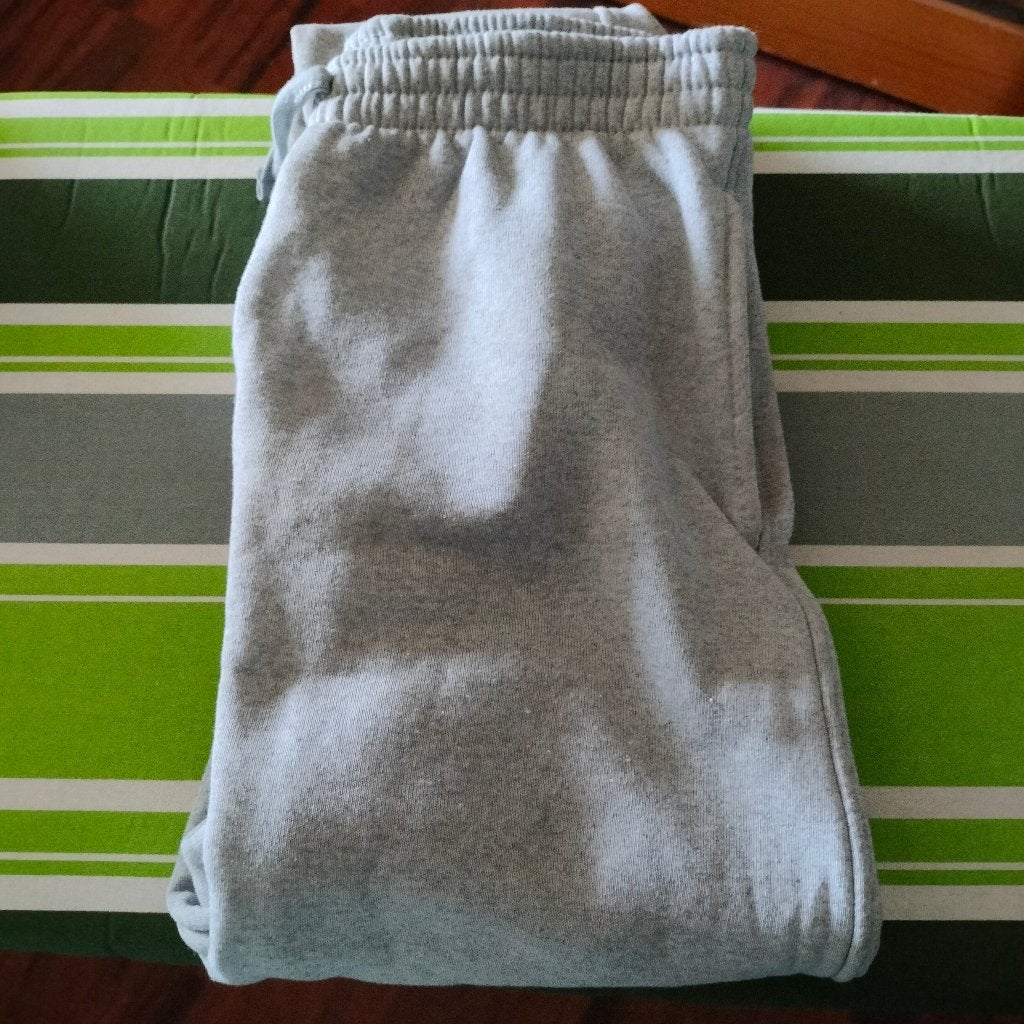 grijze training, Kinderen en Baby's, Kinderkleding | Maat 158, Ophalen of Verzenden, Gebruikt, Jongen, Sport- of Zwemkleding