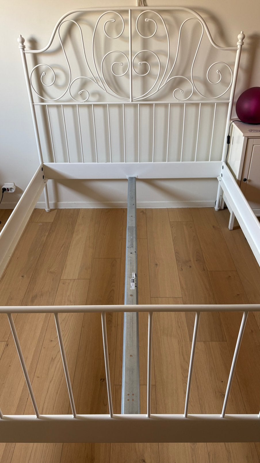 Wit ijzeren bed, Ophalen