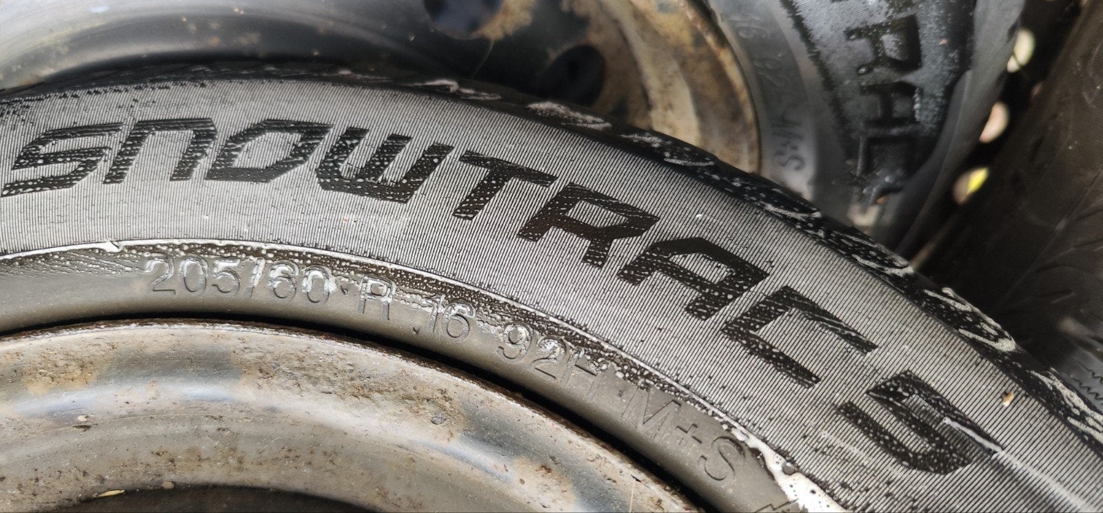 4 pneus Vredestein snowtracs 205/60 R16 sur jantes tôle, Autos : Pièces & Accessoires, Pneus hiver, 16 pouces, Véhicule de tourisme