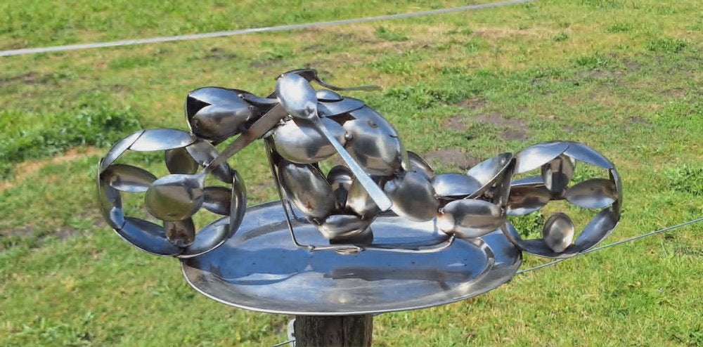 Unieke handgemaakte motorfiets sculptuur van bestek., Antiquités & Art, Enlèvement ou Envoi, Argent, 21 cm, Métal