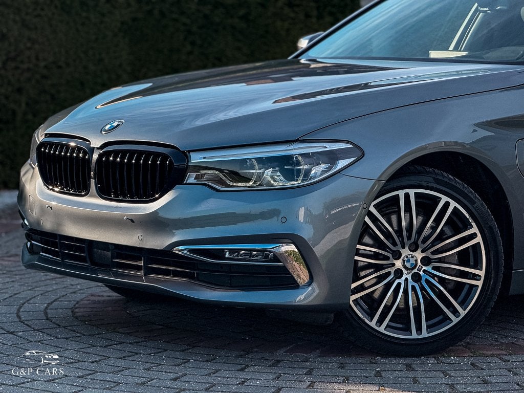 BMW 530e Luxury Line/Plug-in Hybrid/HUD/HarmanKardon/ACC/Key, Automaat, Achterwielaandrijving, 4 cilinders, Leder