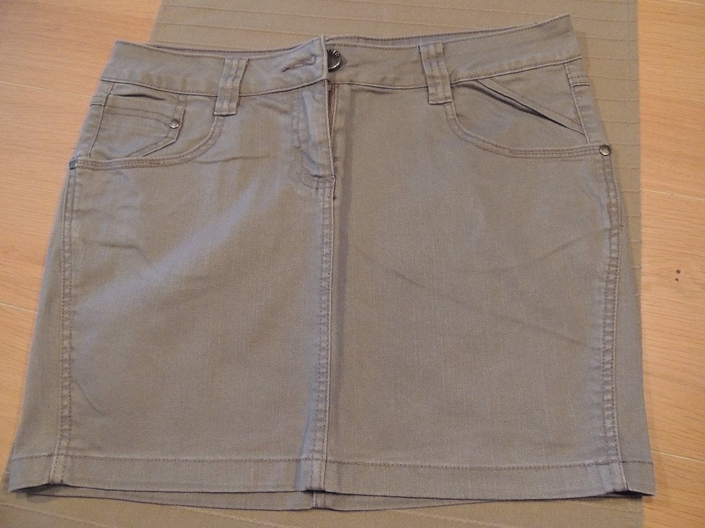 2 jupes en jean (noir + gris), Vêtements | Femmes, Jeans, Comme neuf, W28 - W29 (confection 36), Gris, Enlèvement ou Envoi