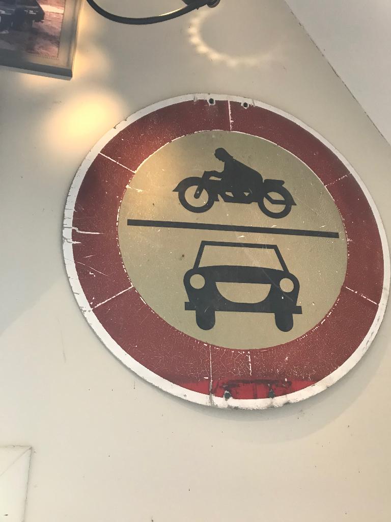 Ancien panneau de signalisation, Enlèvement ou Envoi