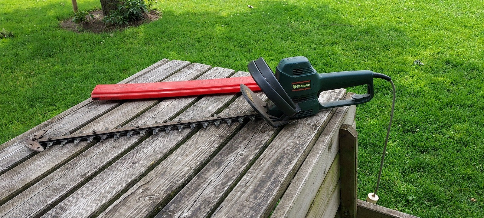 Heggeschaar merk Metabo met elektrische snoer, Ophalen