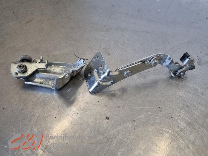 Roulette porte coulissante droite d'un Peugeot Boxer (KZA), -, 3 mois de garantie, Utilisé, -