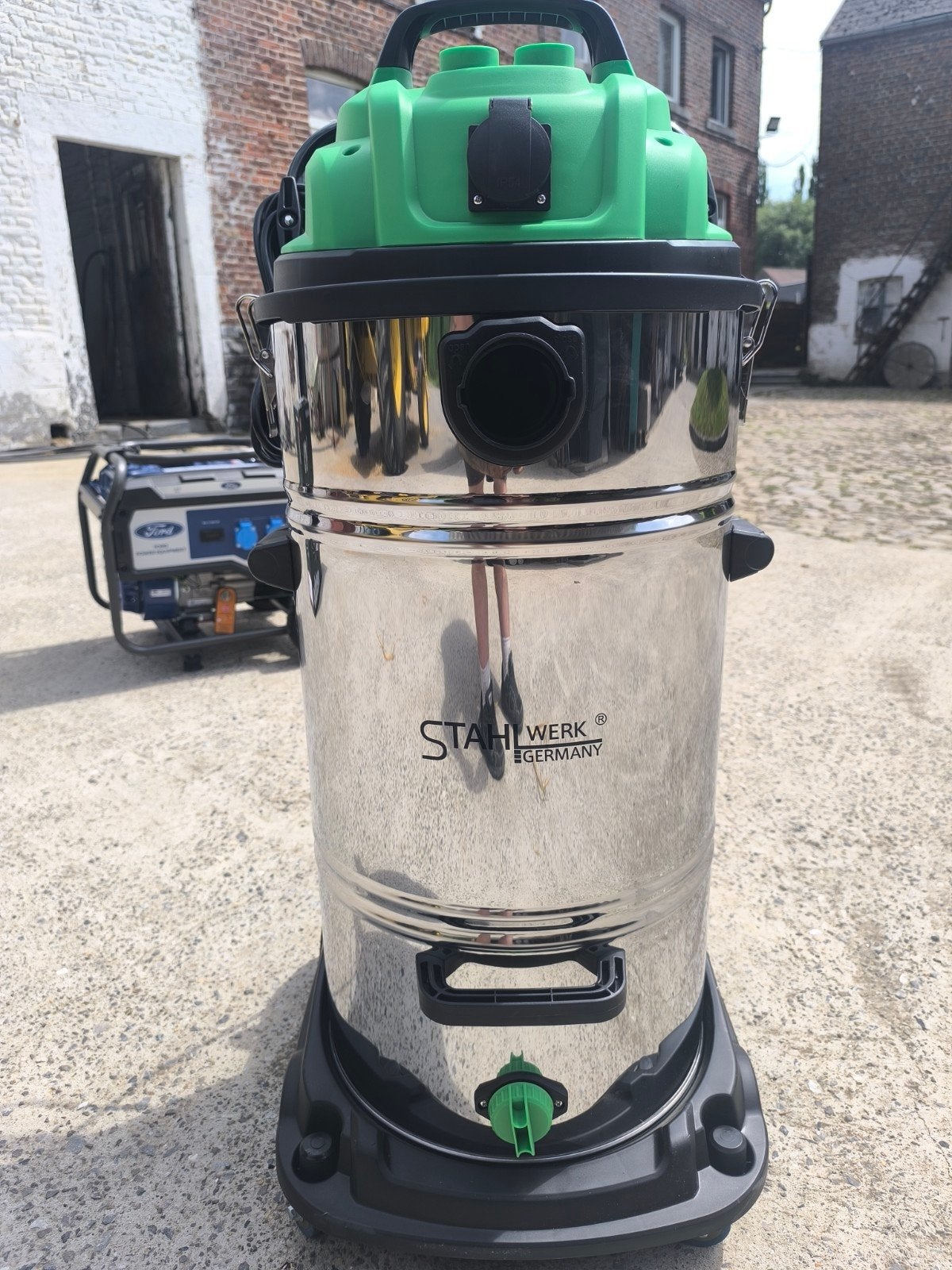 Aspirateur eau et poussière Stahlwerk 100L – 2800W INOX – NE, Enlèvement
