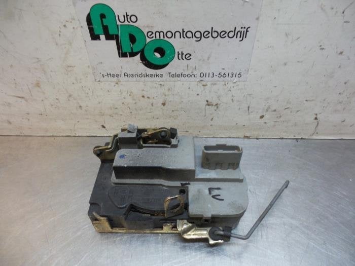 Serrure portière mécanique 2portes gauche d'un Peugeot 206, -, 3 mois de garantie, Utilisé, -