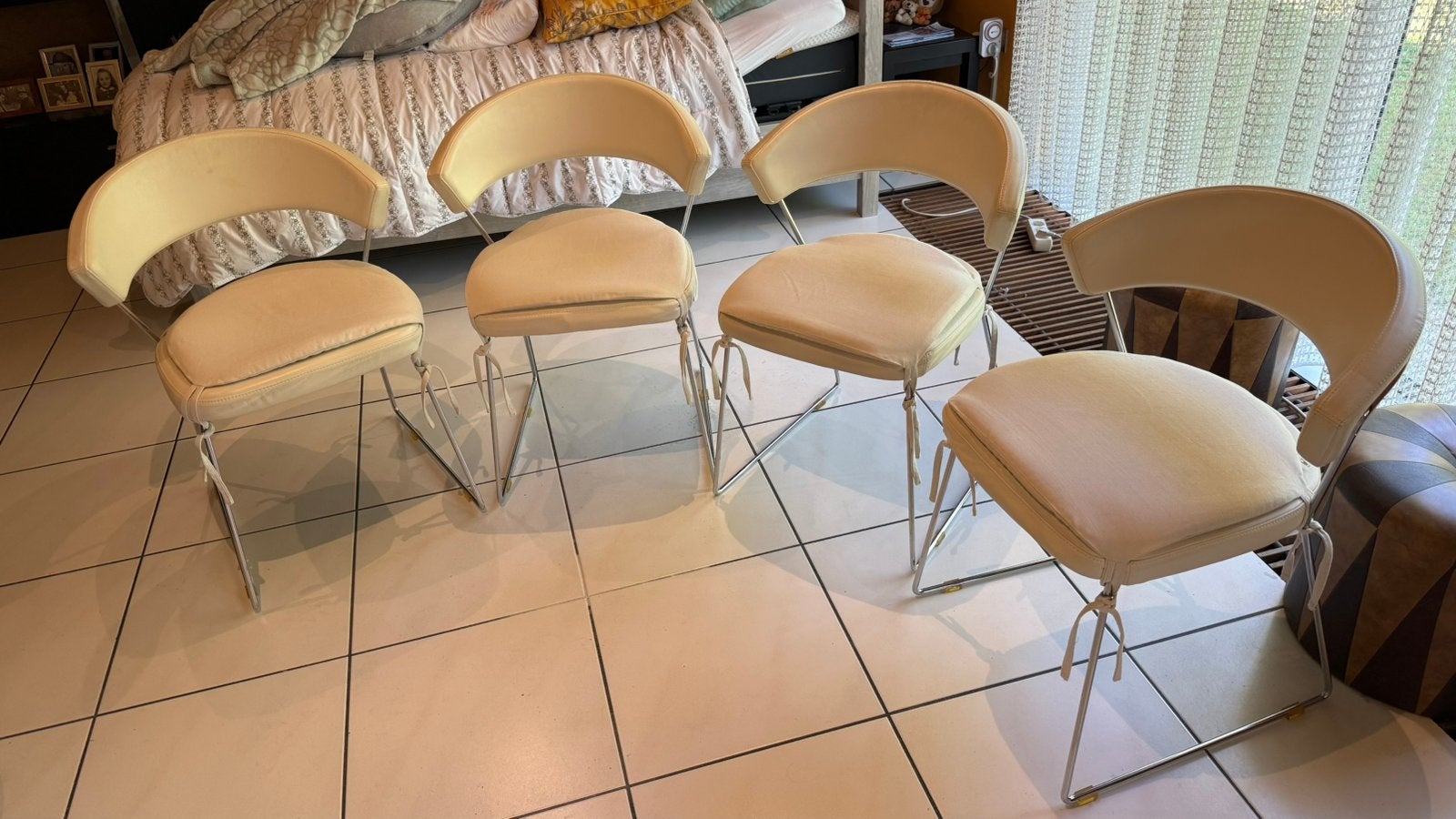 Zes witte metalen stoelen, Ophalen, Zo goed als nieuw