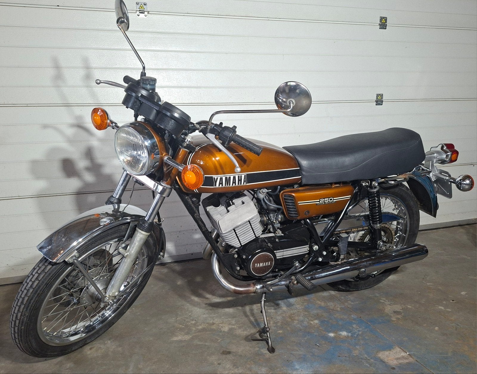 Yamaha RD250  (Typ352), Motoren, 250 cc, Naked bike