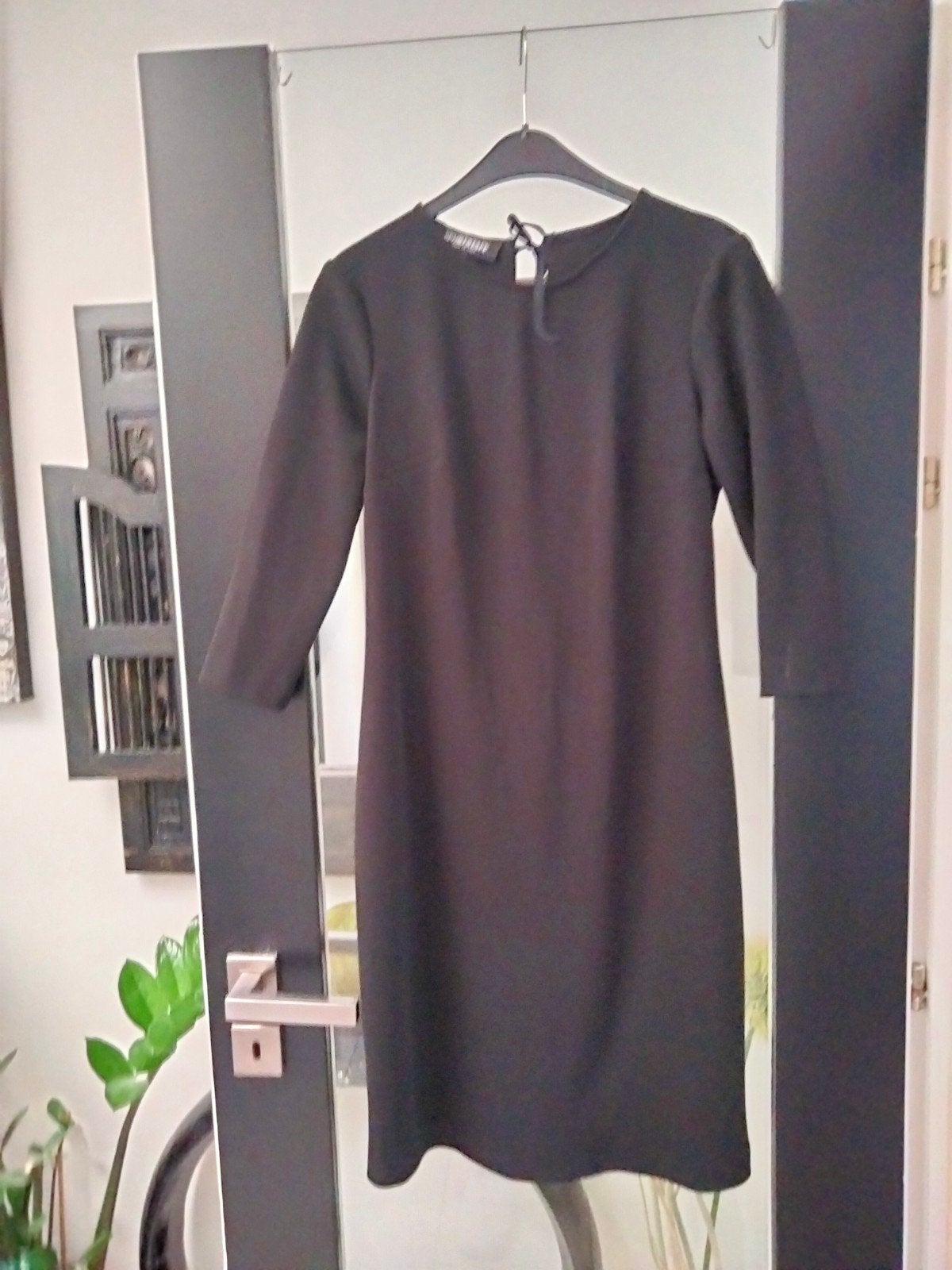 Zwart getailleerd jurkje van Sportstaff.Italiaanse 44., Kleding | Dames, Ophalen of Verzenden, Zwart