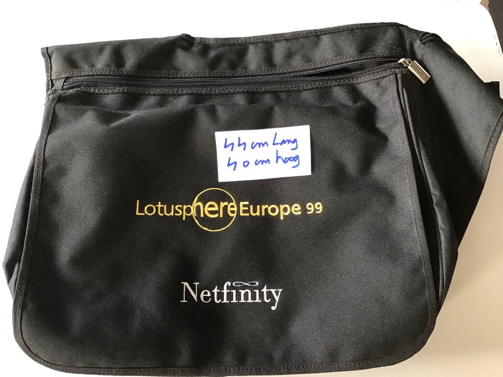nieuwe laptoptas Lotus van 44 cm lang, Computers en Software, Ophalen of Verzenden, Zo goed als nieuw