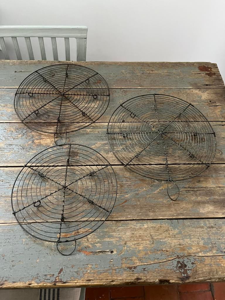 ANTIEKE ROOSTERS TAART ONDERZETTER DRAAD MODEL 3 STUKS, Ophalen of Verzenden