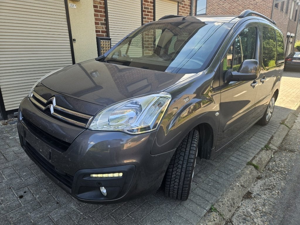 Citroën Berlingo 1.2 Benzine 110pk(Bouw2016/77.000km)Euro6b, 1199 cc, 5 deurs, 3 cilinders, 81 kW