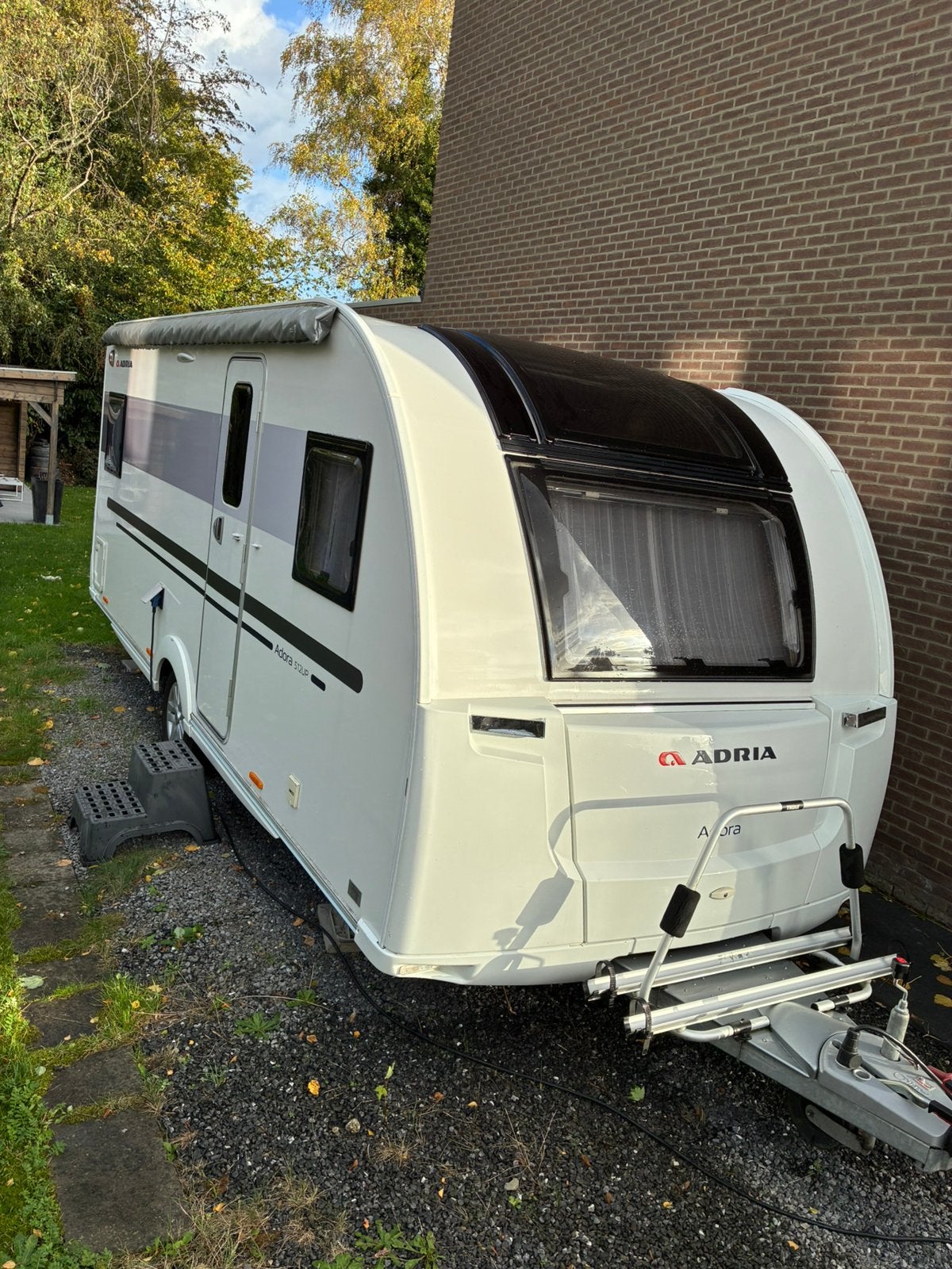 Adria Adora 512 UP — Année  2019 — Luxueusement équipée !, Caravanes & Camping, Jusqu'à 4, Fenêtres ouvrantes, Lit transversal