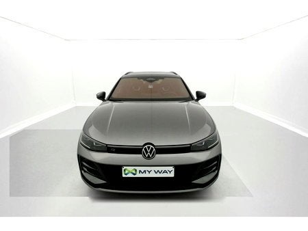 Volkswagen Passat SW Passat Variant 1.5 eTSI R-Line Business, Auto's, Automaat, Lichtsensor, 129 g/km, Break