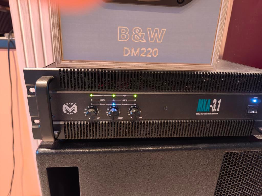 Multikanaalsversterker: 2 x 325 Watt RMS + 1 x 850 Watt, Ophalen of Verzenden, Subwoofer
