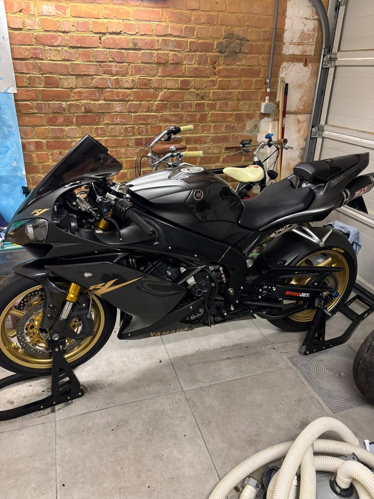 Yamaha R1 2008, Particulier, Quickshifter