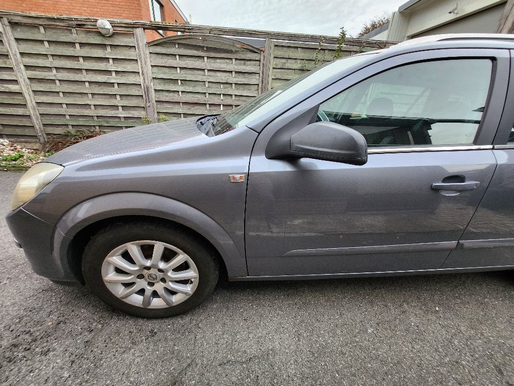 Opel Astra H, Voorwielaandrijving, 4 deurs, Stof, 4 cilinders