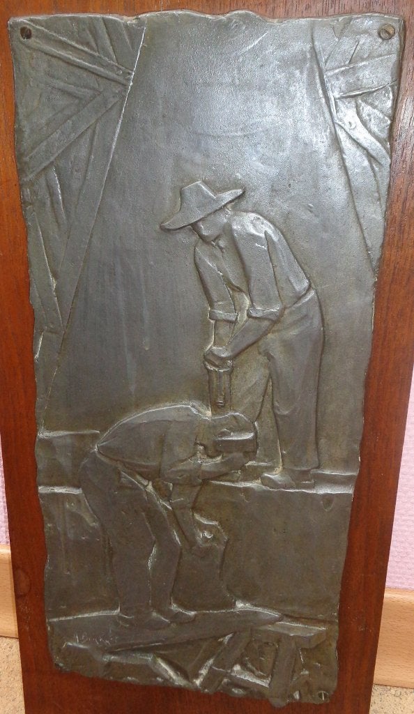 sculpture sur ardoise signée, Enlèvement ou Envoi, Autres matériaux, Décoration murale, Groupe de personnes