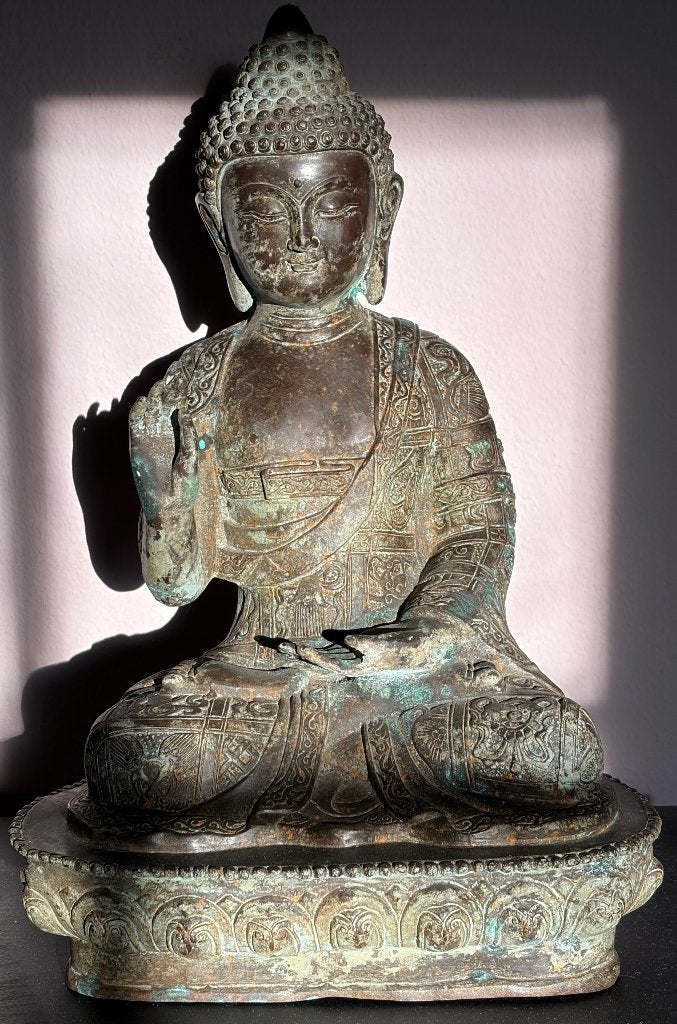 Grote oude Boeddha in gepatineerd brons uit China, Ritueel object, 39 cm, Ophalen of Verzenden, China