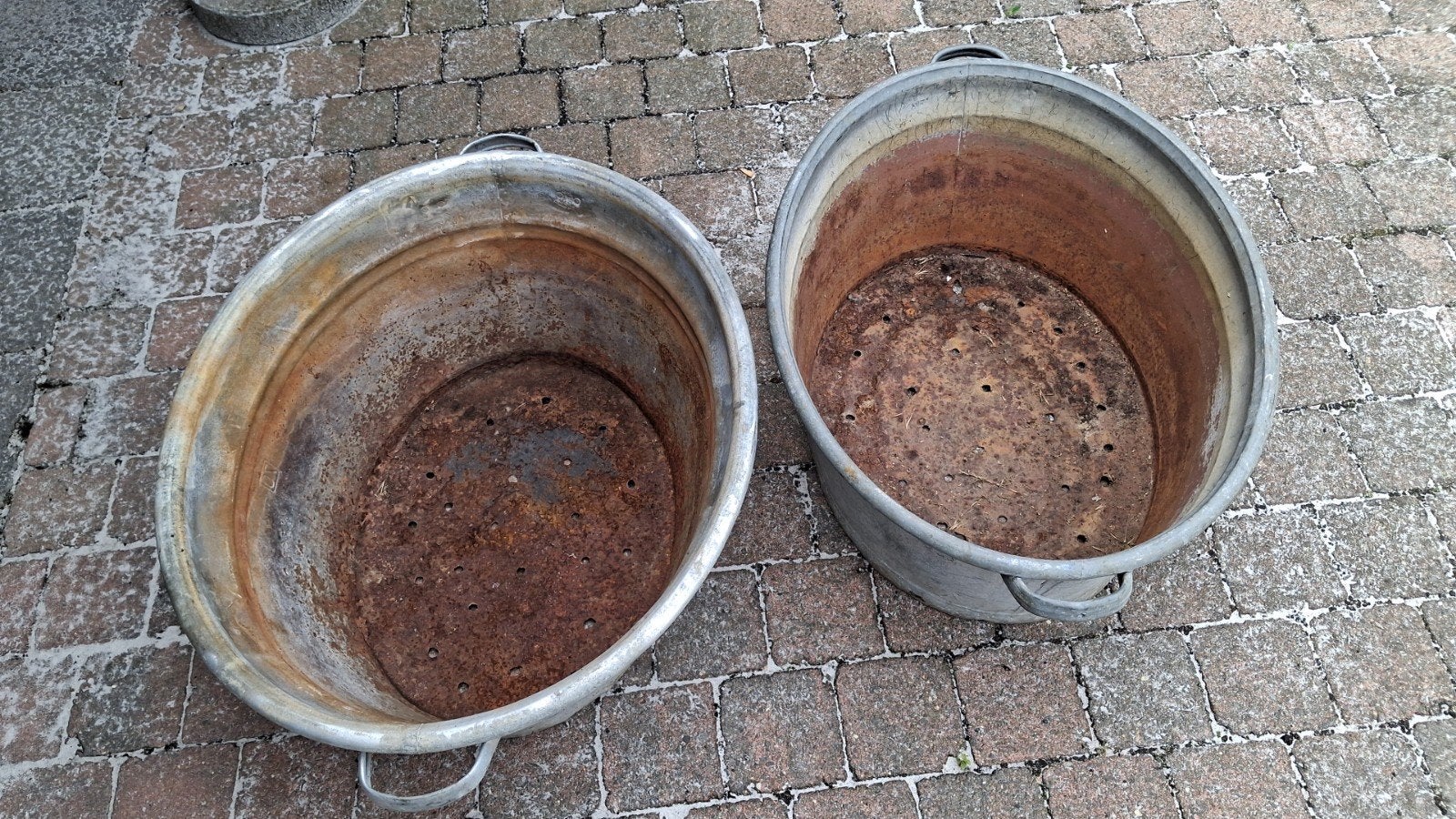 2 bacs en zinc avec trous pour la plantation., Articles professionnels, Enlèvement