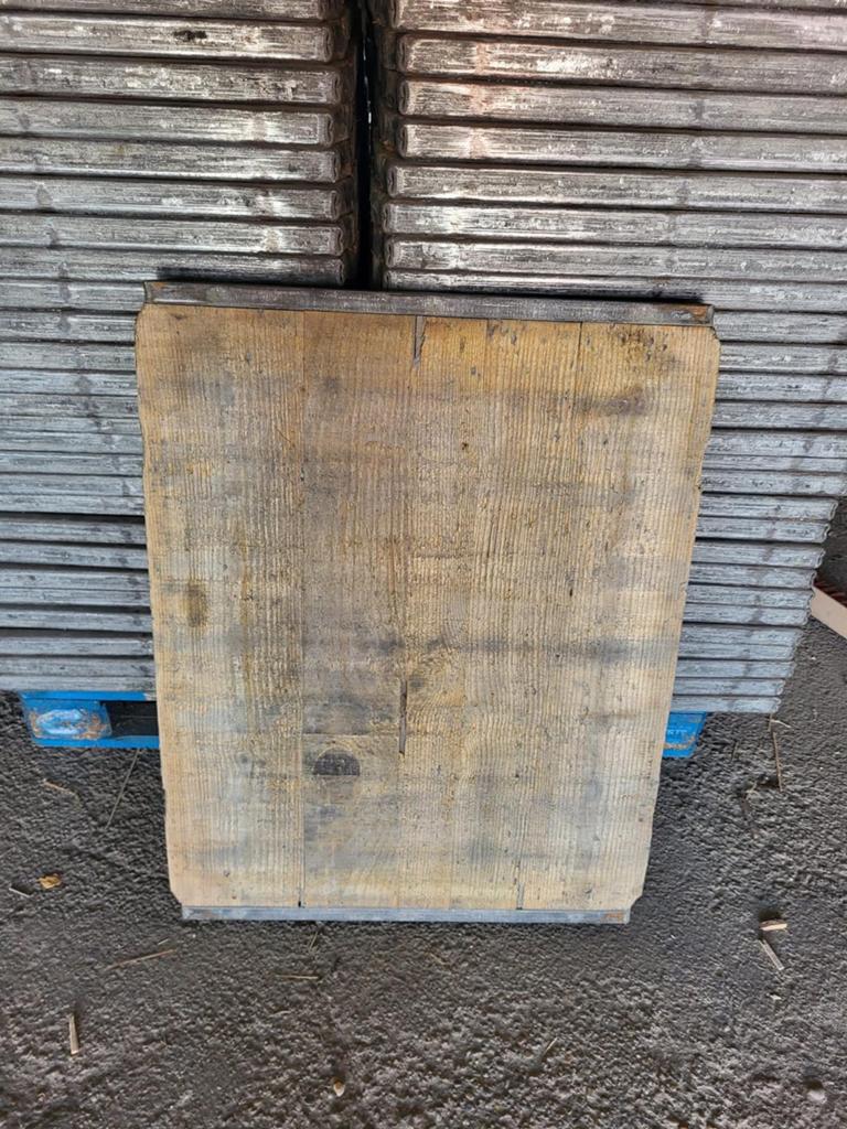 Panneaux de coffrage bois massif meleze 1400 x 1150 x 50 mm, Enlèvement, Utilisé