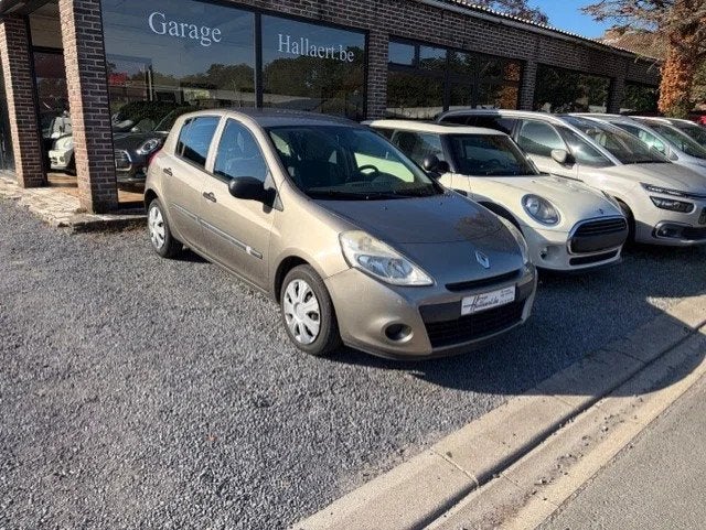 Renault Clio, 139 g/km, Entreprise, 1165 kg, Capteur de lumière