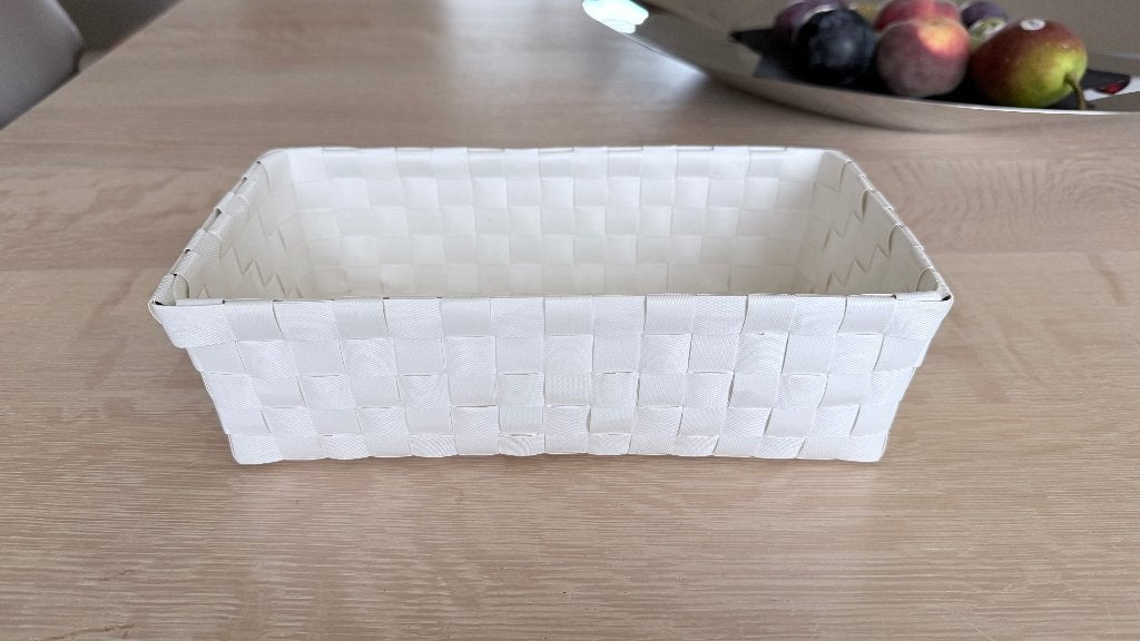 Gevlochten rieten - kunststof opbergmandje / 27 x 14 x 8 cm, Enlèvement ou Envoi, Comme neuf, Synthétique, Panier