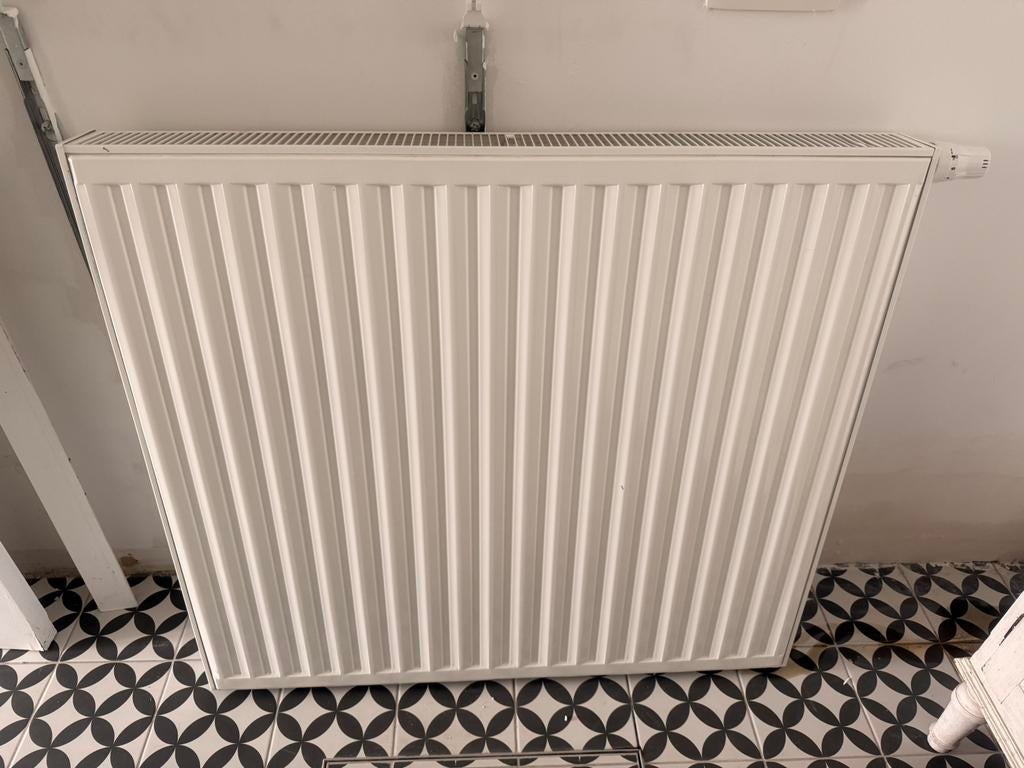 Radiateur 100 cm x 90 cm avec vanne thermostatique, Bricolage & Construction, Enlèvement, Comme neuf, Radiateur