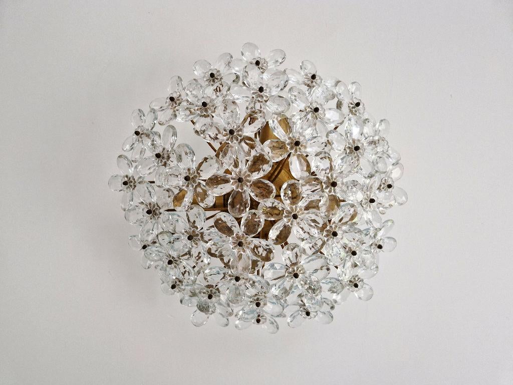 Grand plafonnier Italien, fleurs en verre de Murano, 1970, Enlèvement ou Envoi