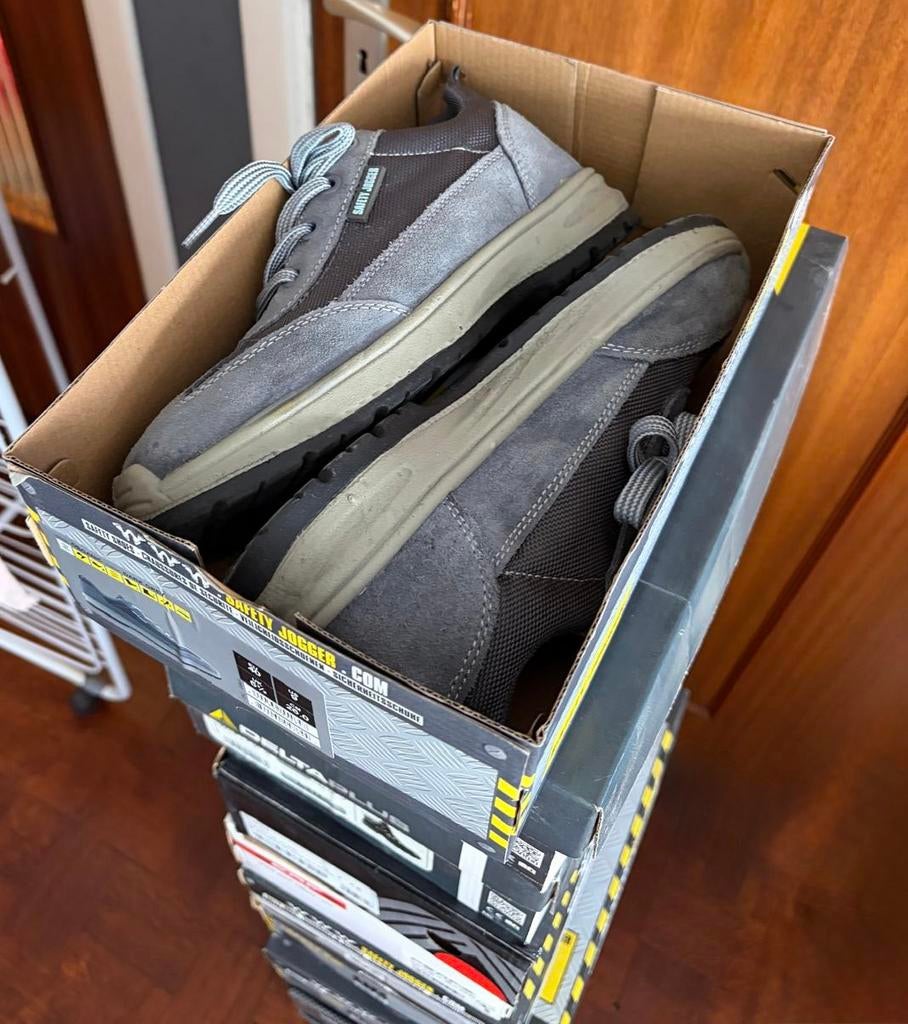 Nieuwe veiligheidsschoenen -nooit gedragen,originele dozen), Ophalen
